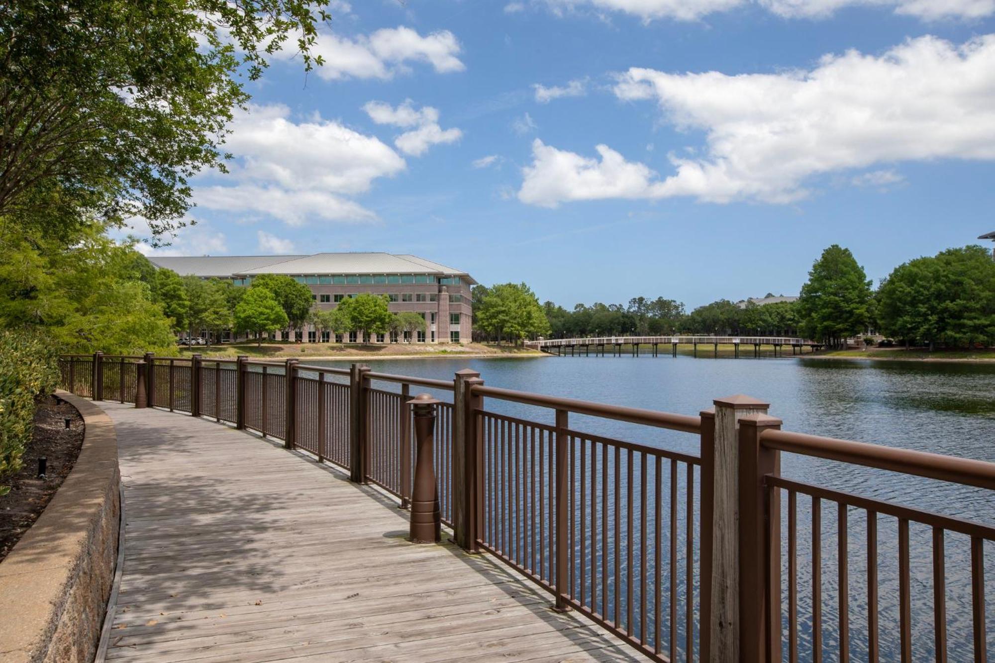Hotel Indigo Jacksonville-Deerwood Park By Ihg Kültér fotó
